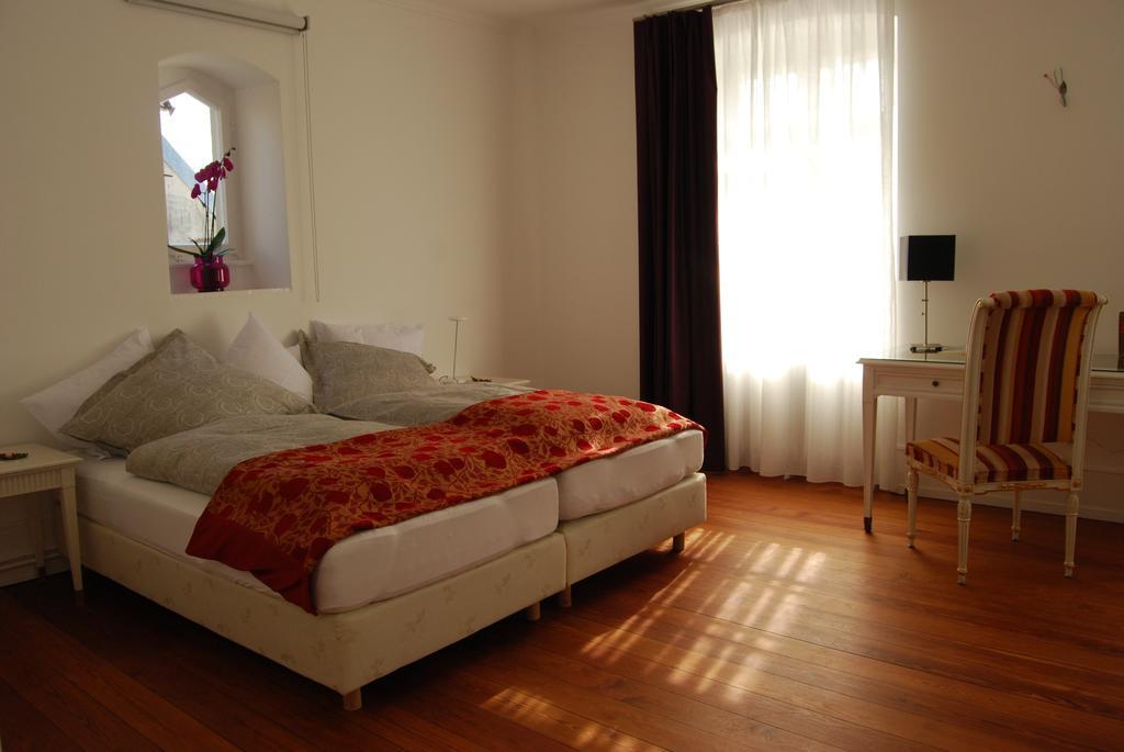 Alte Apotheke Bed & Breakfast Karlsbad Room photo